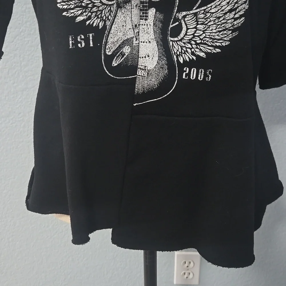 WILLIAM RAST Festival Guitar Graphic Peplum Top Black 1/2 Sleeves Sz Large - Picture 4 of 12